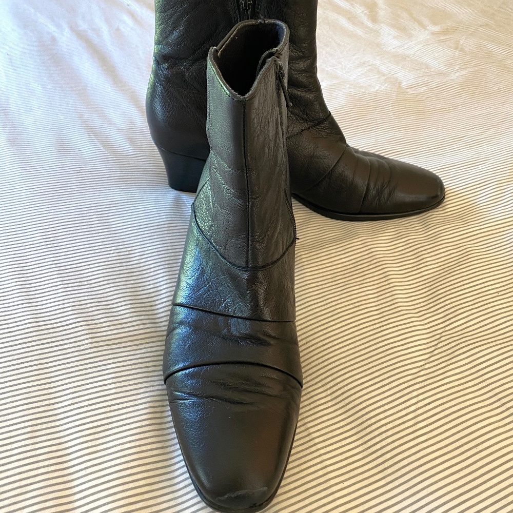Munro American Black Leather Ankle Boots